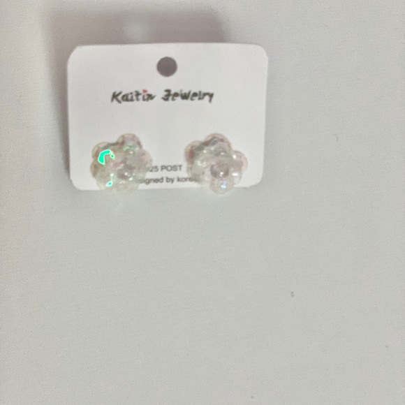 Iridescent Sequin Handmade Flower Stud Earrings - Picture 4 of 6